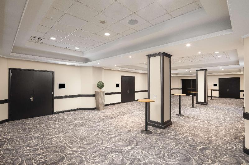 Hilton London Gatwick Airport - Genel