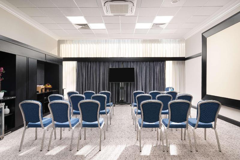 Hilton London Gatwick Airport - Genel