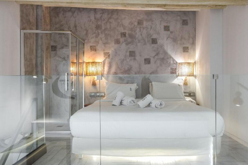 Blue Carpet Luxury Suites - Oda