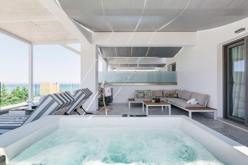 Blue Carpet Luxury Suites - Oda