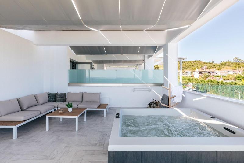 Blue Carpet Luxury Suites - Oda