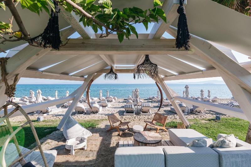 Blue Carpet Luxury Suites - Teras