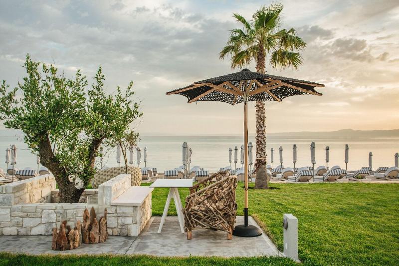 Blue Carpet Luxury Suites - Teras
