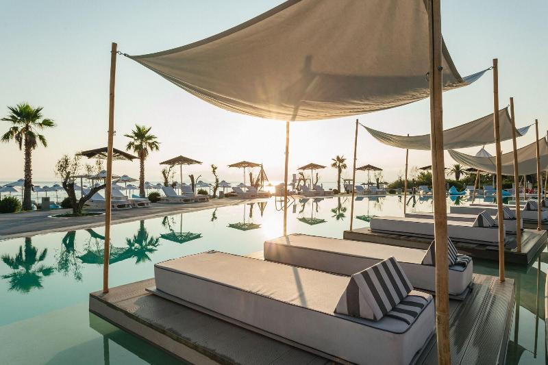 Blue Carpet Luxury Suites - Teras