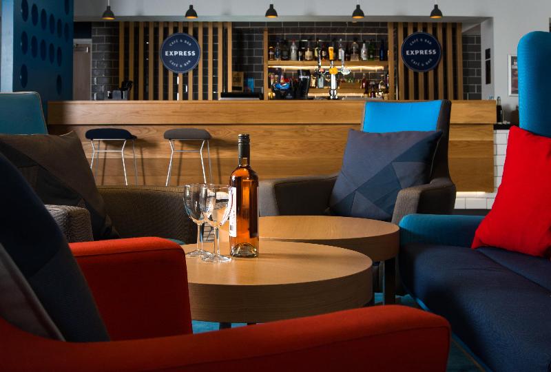 Holiday Inn Express Portsmouth - North - Bar