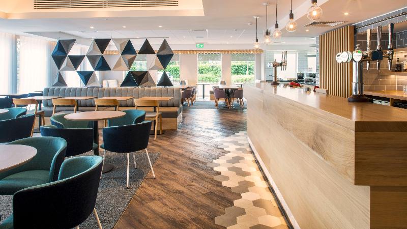 Holiday Inn Express Oxford - Kassam Stadium - Bar