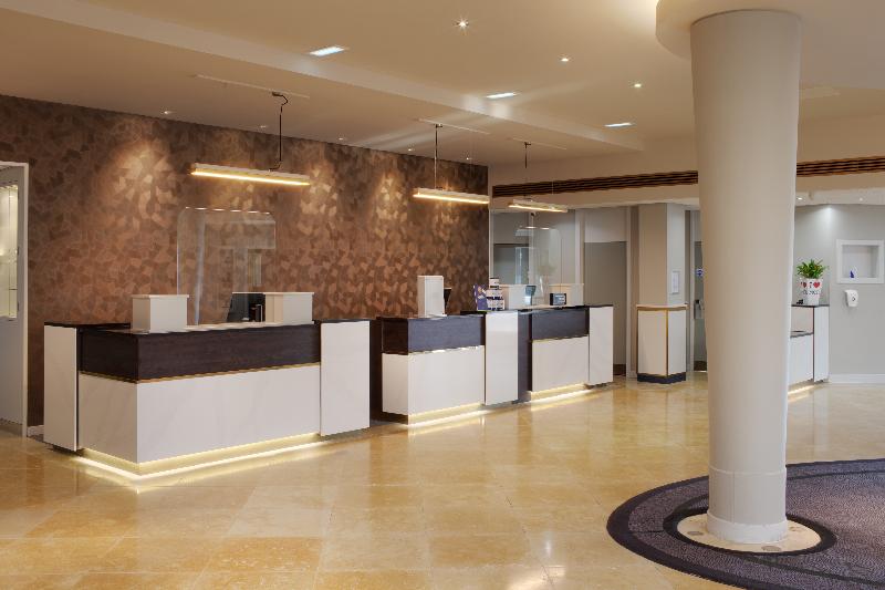 DoubleTree by Hilton Manchester Airport - Lobi
