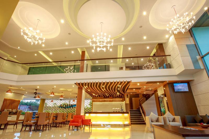 Aqua Resort Phuket Near Beach by ZUZU - Lobi
