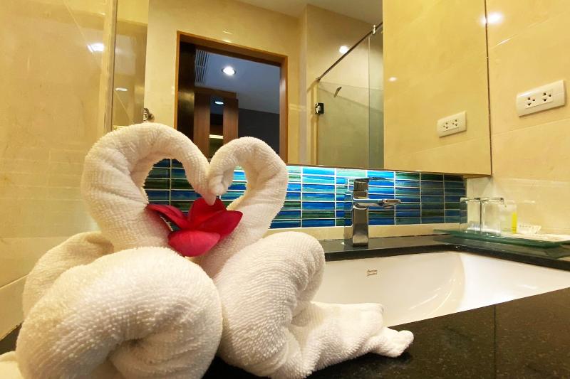 Aqua Resort Phuket Near Beach by ZUZU - Oda