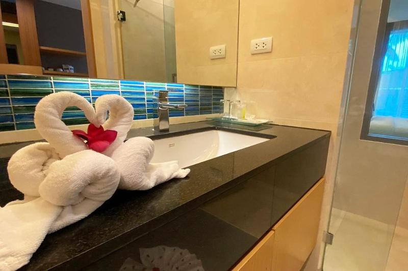 Aqua Resort Phuket Near Beach by ZUZU - Oda
