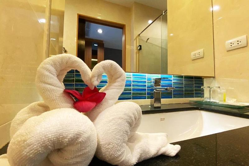 Aqua Resort Phuket Near Beach by ZUZU - Oda