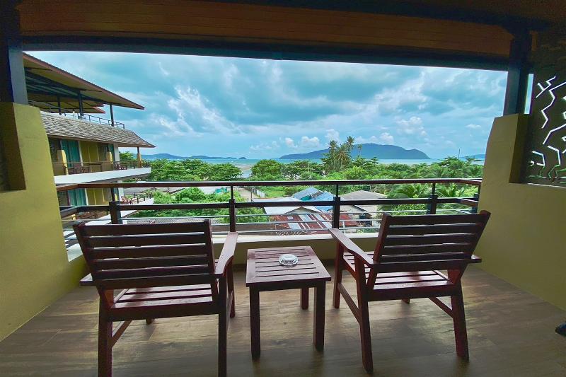 Aqua Resort Phuket Near Beach by ZUZU - Oda