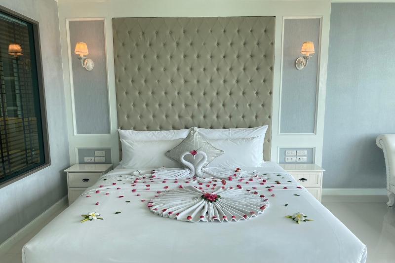 Aqua Resort Phuket Near Beach by ZUZU - Oda