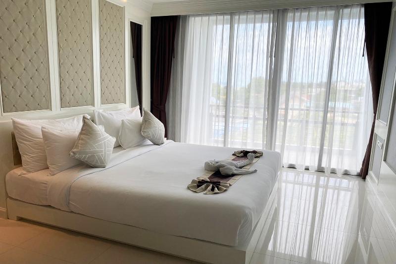 Aqua Resort Phuket Near Beach by ZUZU - Oda