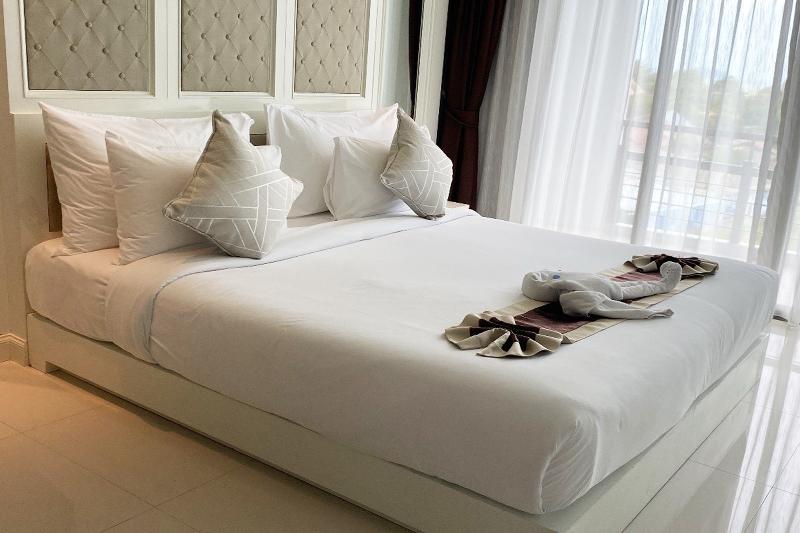 Aqua Resort Phuket Near Beach by ZUZU - Oda
