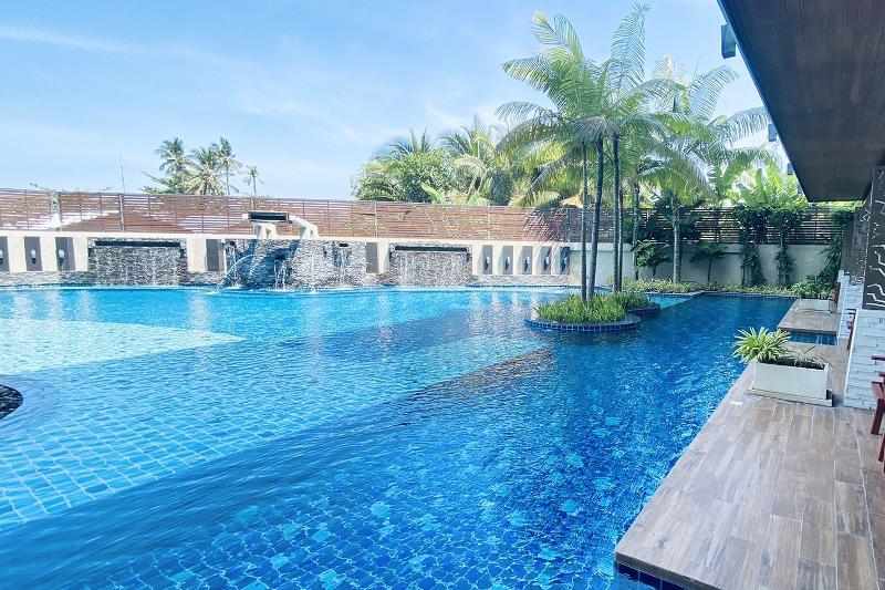 Aqua Resort Phuket Near Beach by ZUZU - Havuz