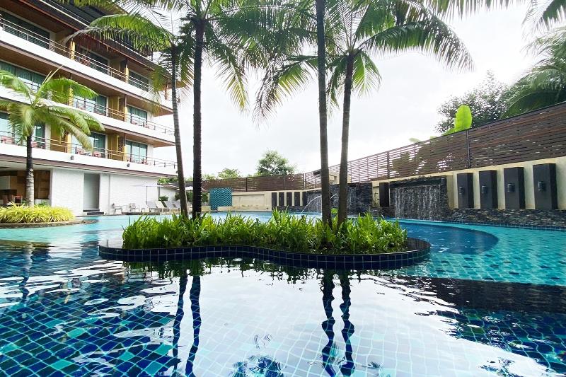 Aqua Resort Phuket Near Beach by ZUZU - Havuz