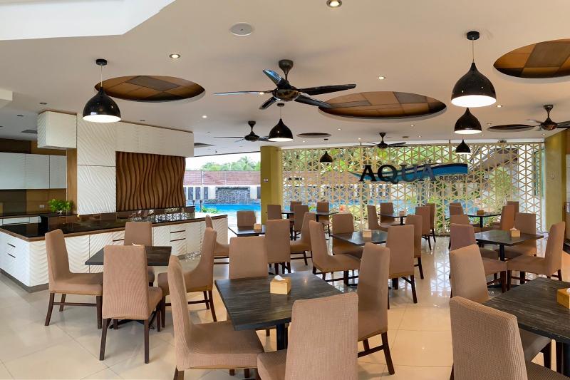 Aqua Resort Phuket Near Beach by ZUZU - Restoran