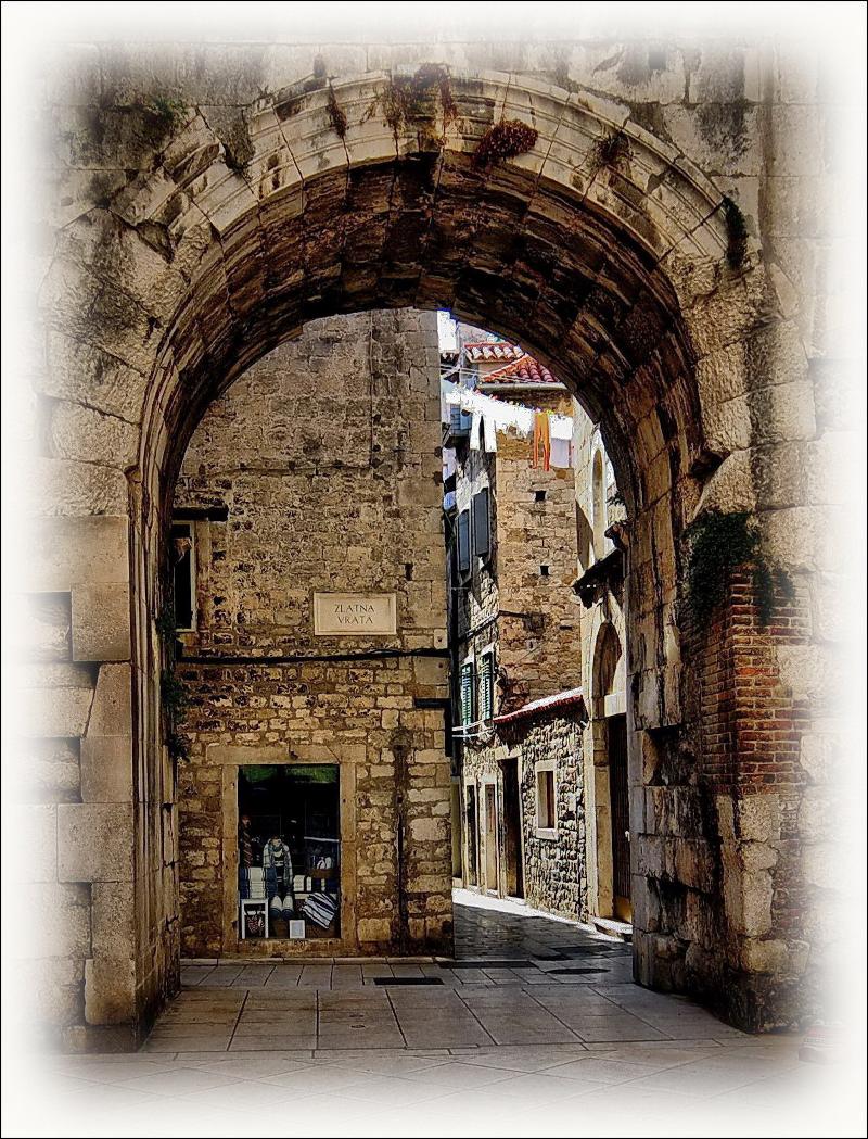Porta Adriatica - Genel