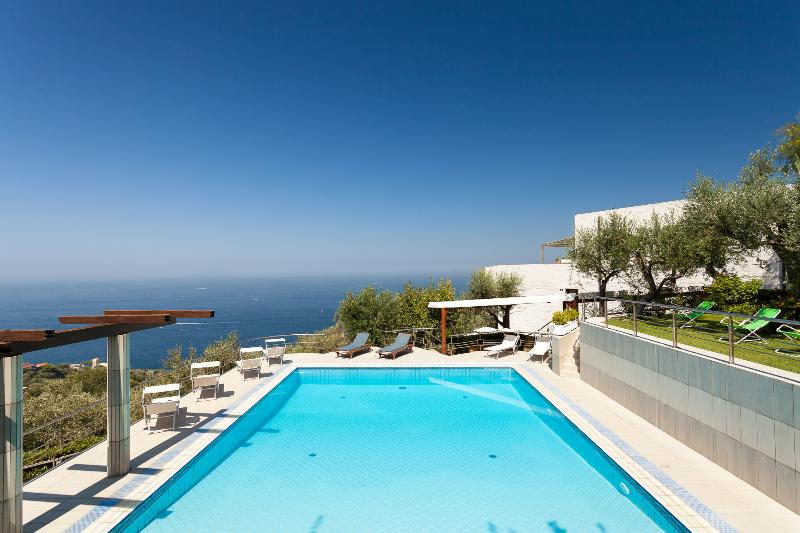 Villa Idylle - Genel