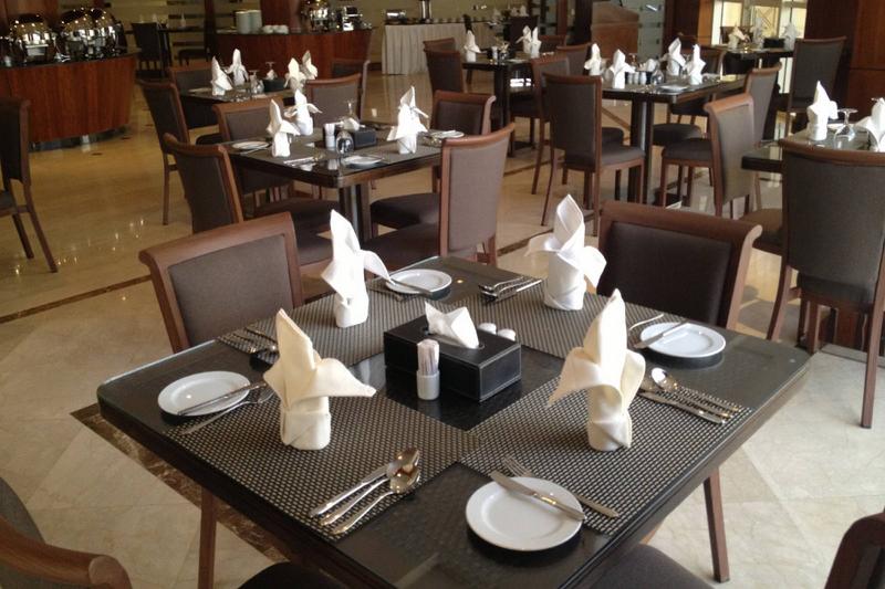 Executives Hotel Azizia - Restoran