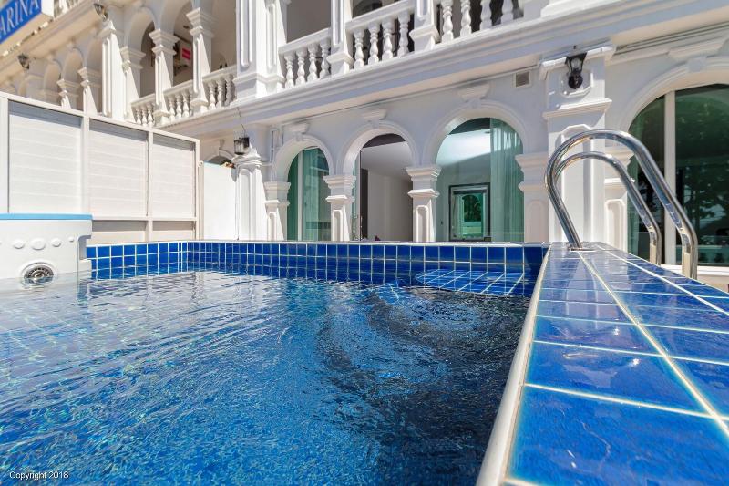 Modern Living Hotel - Havuz