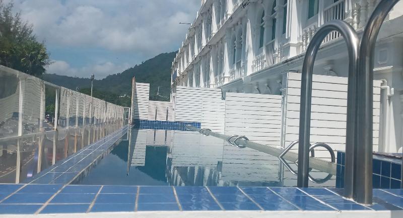 Modern Living Hotel - Havuz