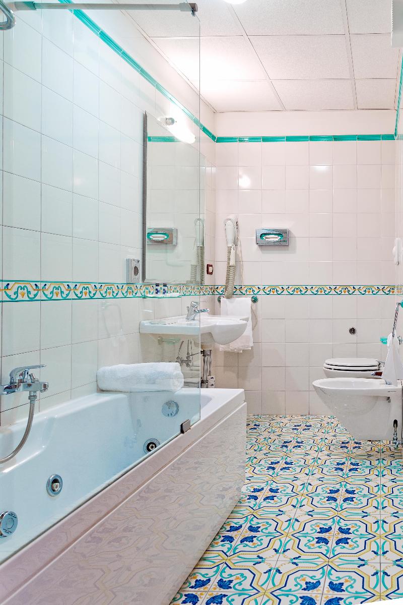 Mediterranea Hotel and Convention Center - Oda