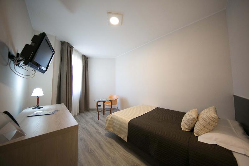 Mediterranea Hotel and Convention Center - Oda