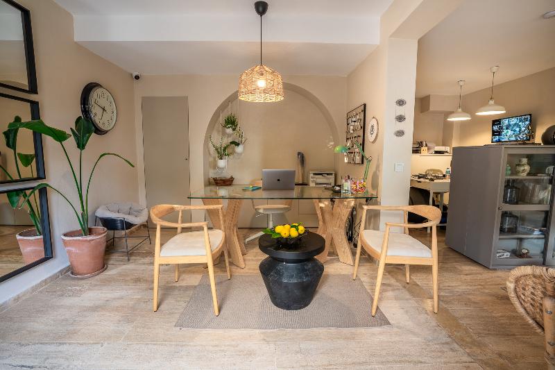 True Blue Boutique Hotel - Lobi