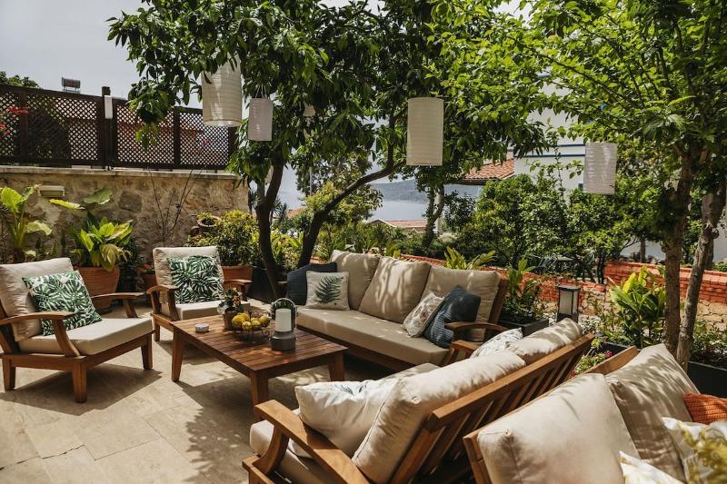 True Blue Boutique Hotel - Teras
