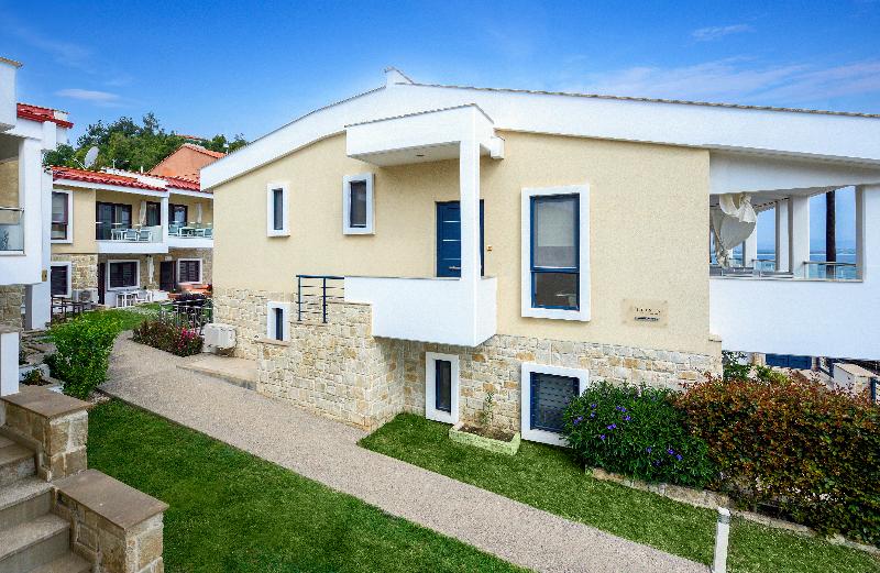 Elpiniki Luxury Apartments - Genel
