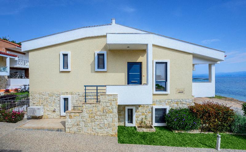 Elpiniki Luxury Apartments - Genel