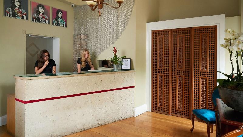 Berkeley Square Classic Hotel - Lobi
