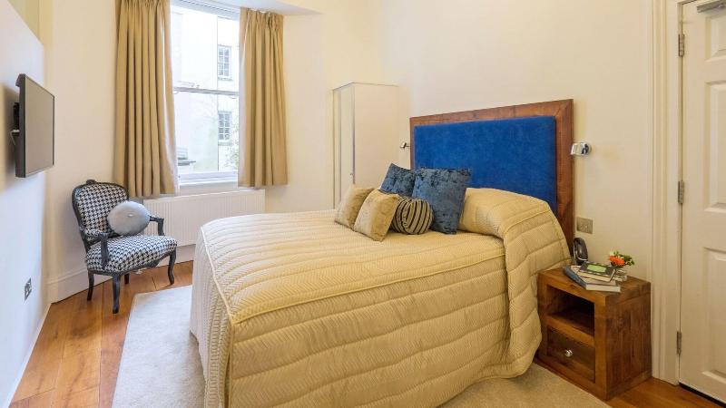 Berkeley Square Classic Hotel - Oda
