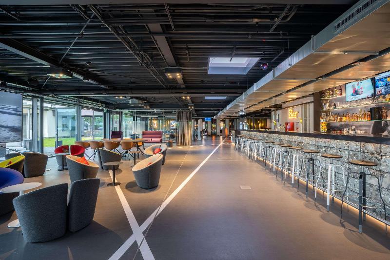 V8 Hotel Koln @MOTORWORLD - Lobi