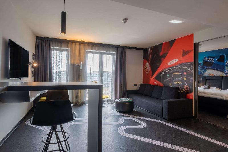 V8 Hotel Koln @MOTORWORLD - Oda