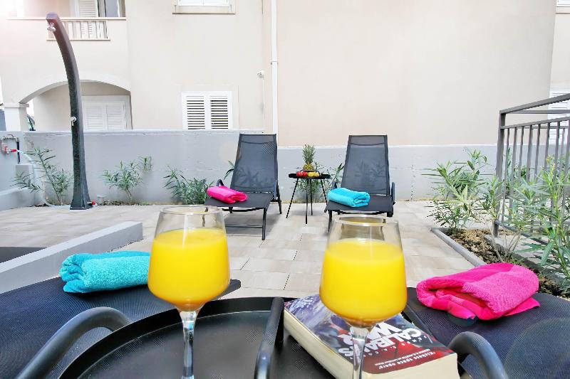 Bacan Family Apartments - Oda