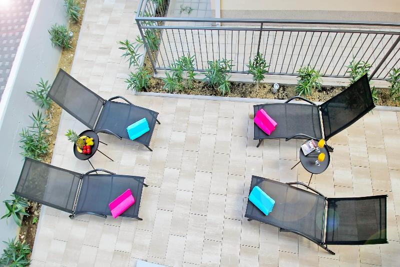 Bacan Family Apartments - Oda