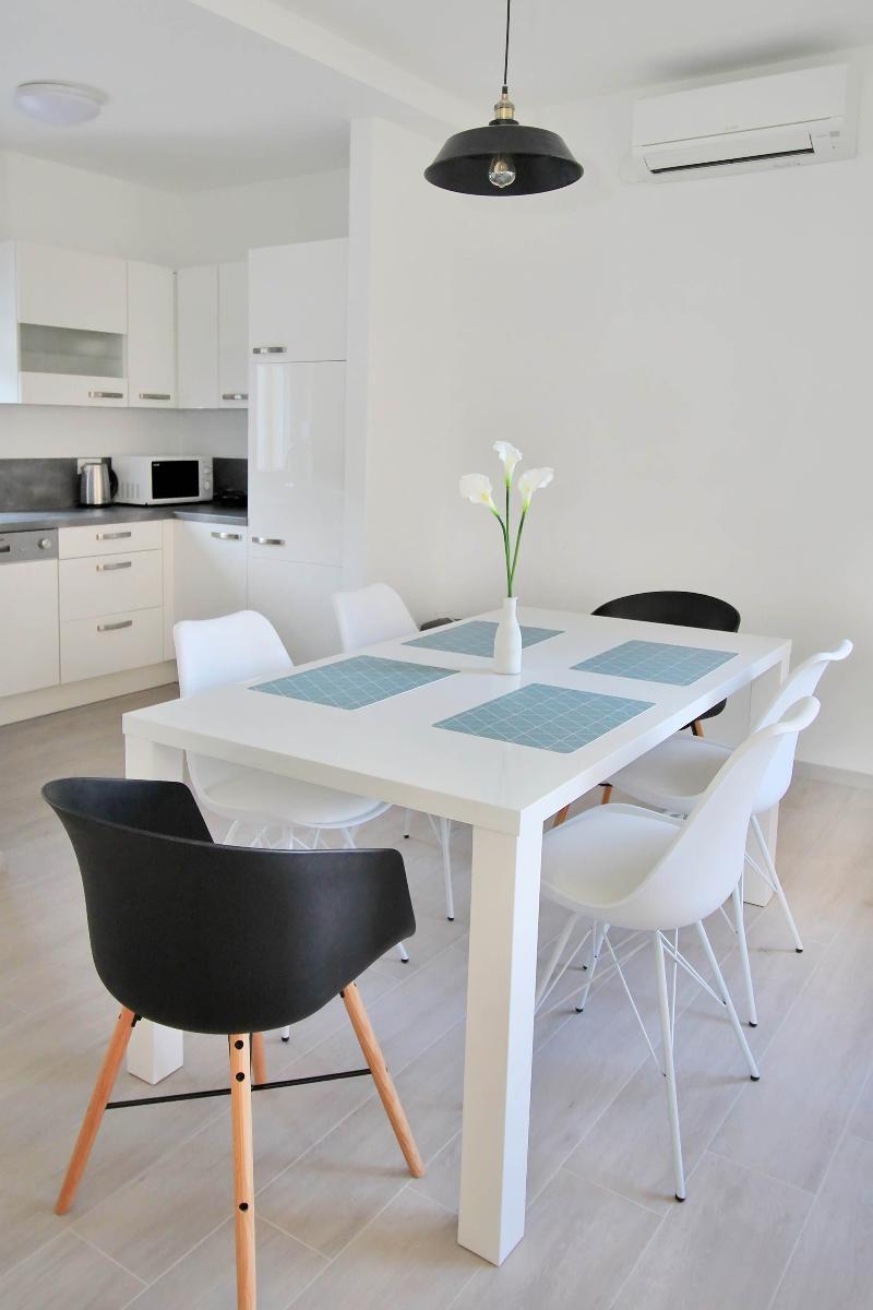 Bacan Family Apartments - Oda
