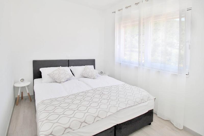 Bacan Family Apartments - Oda
