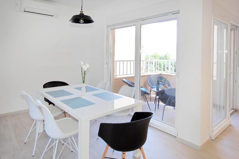 Bacan Family Apartments - Oda