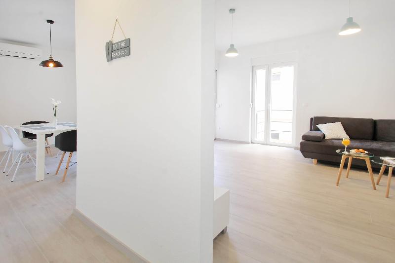 Bacan Family Apartments - Oda