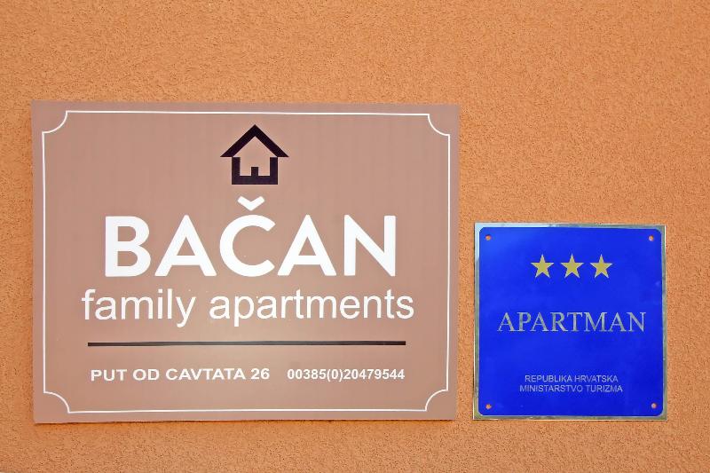 Bacan Family Apartments - Oda