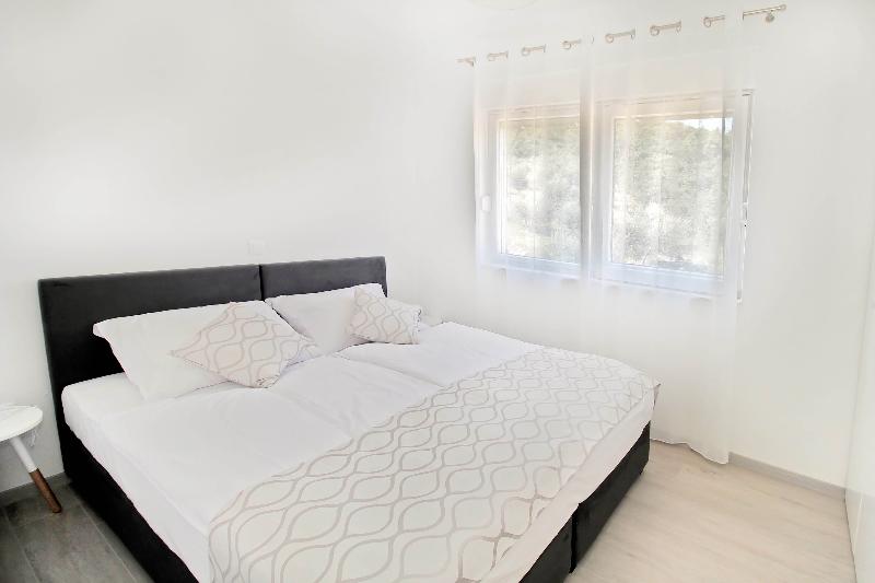 Bacan Family Apartments - Oda