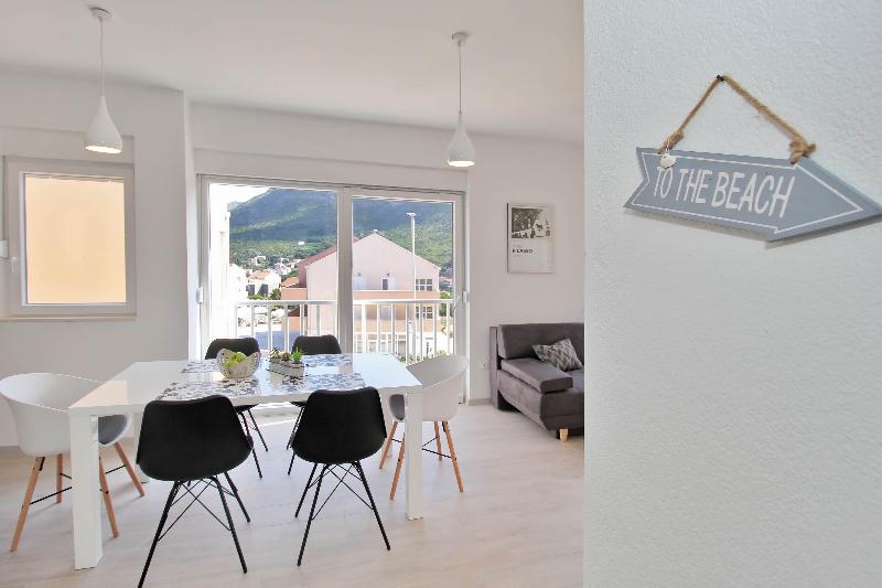Bacan Family Apartments - Oda