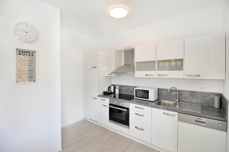 Bacan Family Apartments - Oda