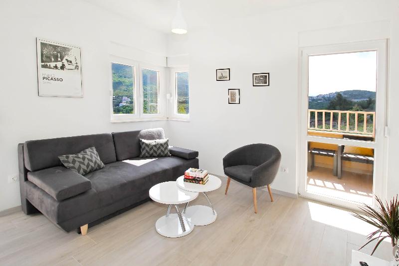 Bacan Family Apartments - Oda