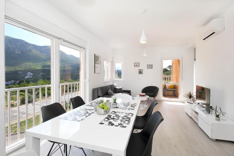 Bacan Family Apartments - Oda