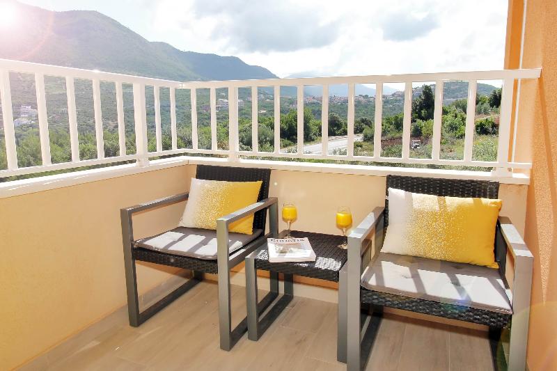 Bacan Family Apartments - Oda